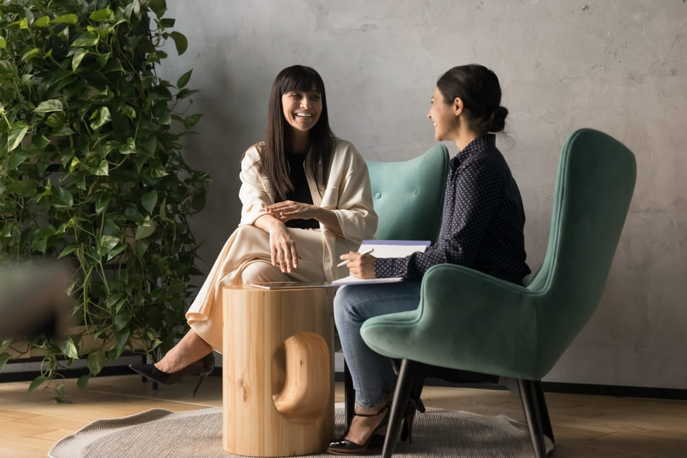 advisory 2 Two woman having a conversation